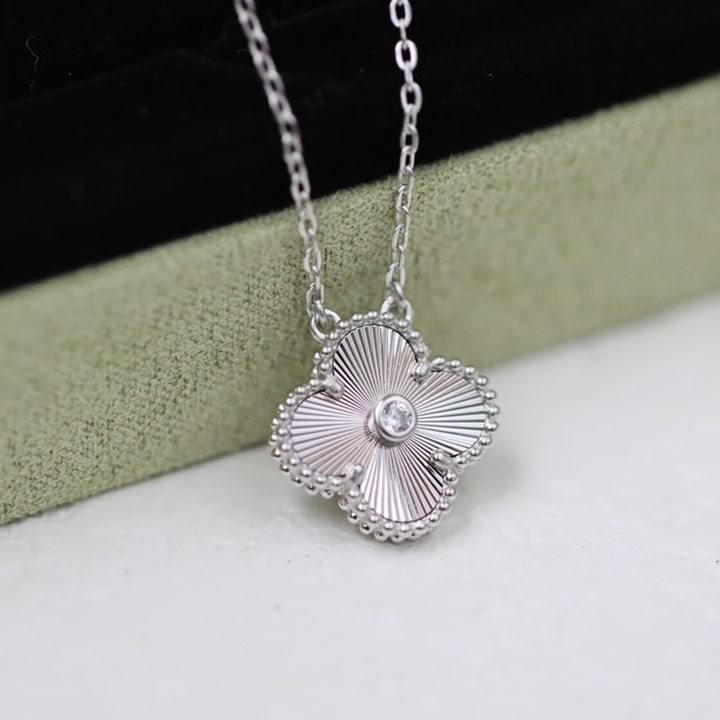 高仿首飾VanCleef&Arpels*RP6L800四葉草鐳射頸鏈