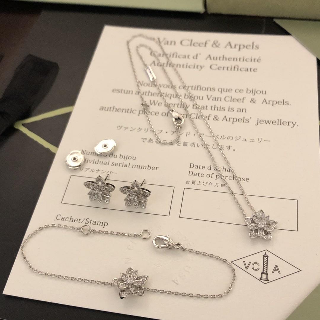 高仿首飾VanCleef&Arpels*RP0ZV00鑽花鏤空耳環