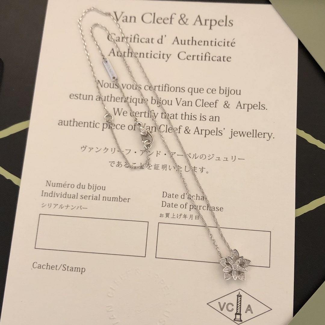高仿首飾VanCleef&Arpels*RP0ZV00鑽花鏤空耳環