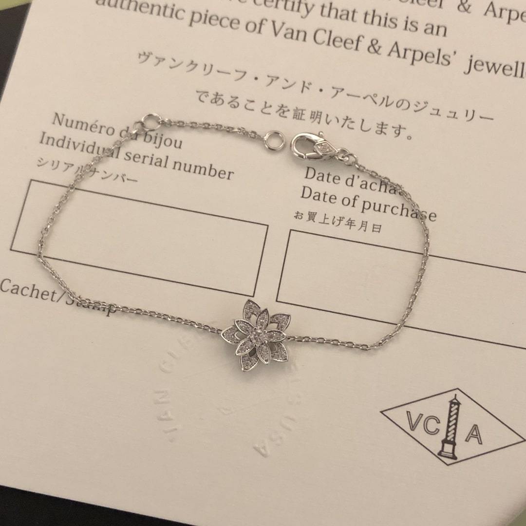 高仿首飾VanCleef&Arpels*RP0ZV00鑽花鏤空耳環
