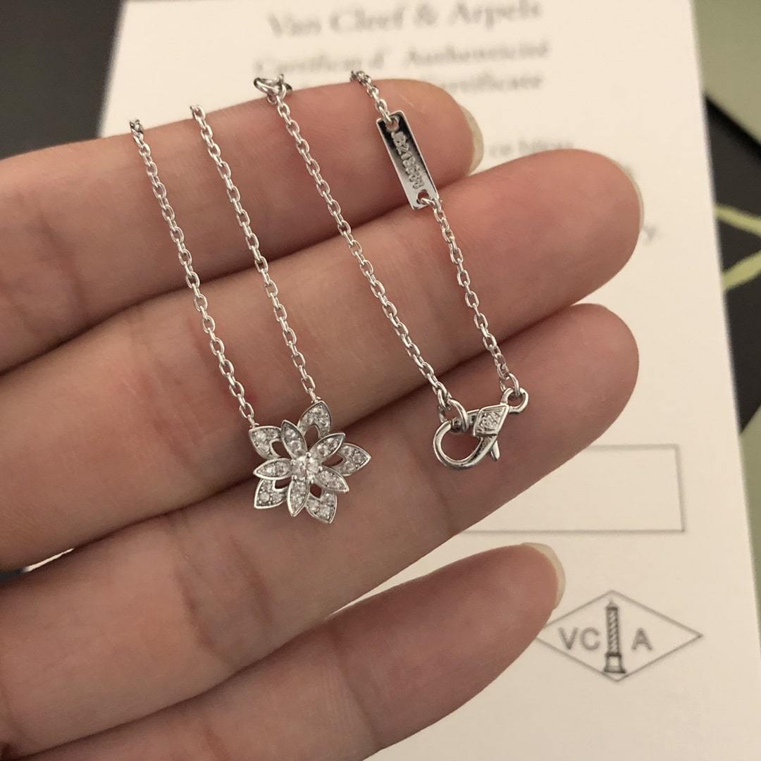 高仿首飾VanCleef&Arpels*RP0ZV00鑽花鏤空耳環