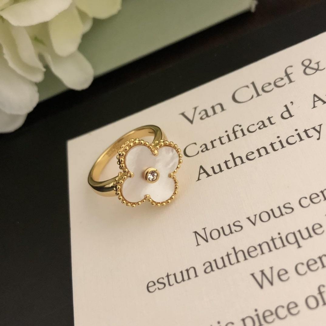高仿首飾VanCleef&Arpels*RA41100貝母鑽四葉草戒指
