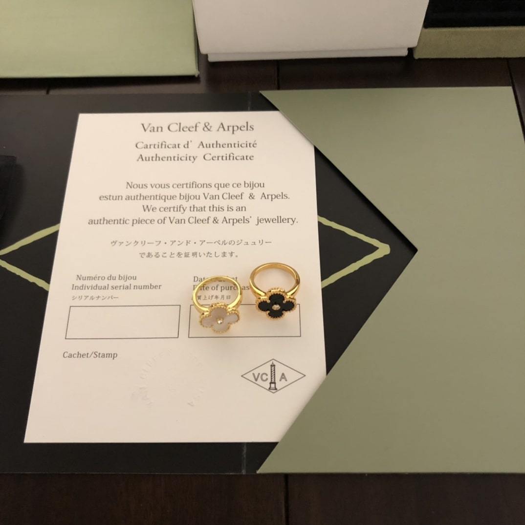 高仿首飾VanCleef&Arpels*RA41100貝母鑽四葉草戒指