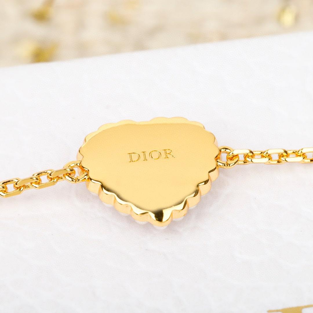 高仿首飾Dior*B3075迷你款圍珠愛心手鏈