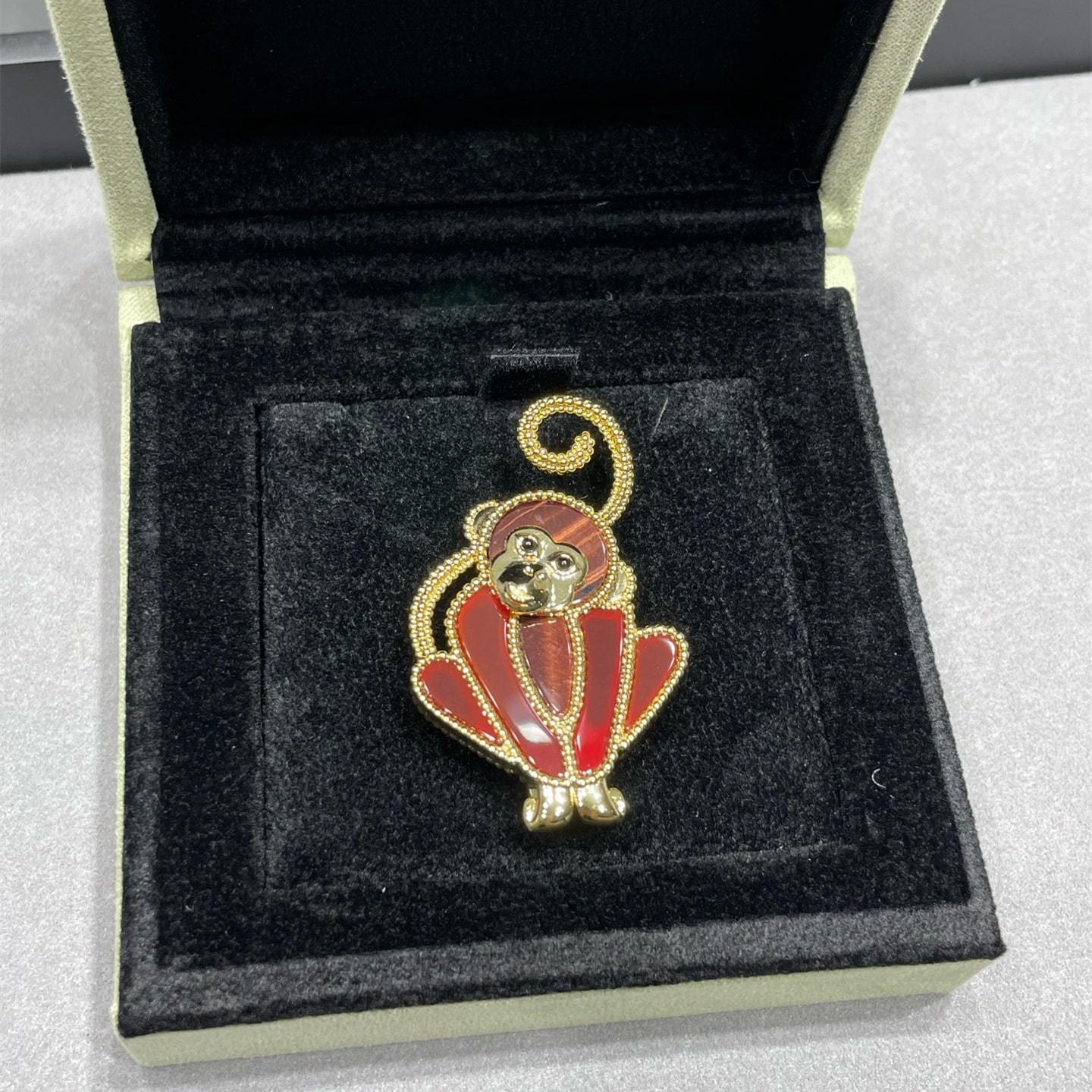 高仿首飾VanCleef&Arpels*RP7UL00猴子瑪瑙胸針