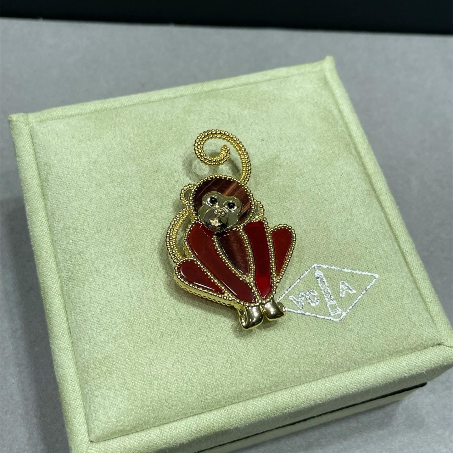 高仿首飾VanCleef&Arpels*RP7UL00猴子瑪瑙胸針