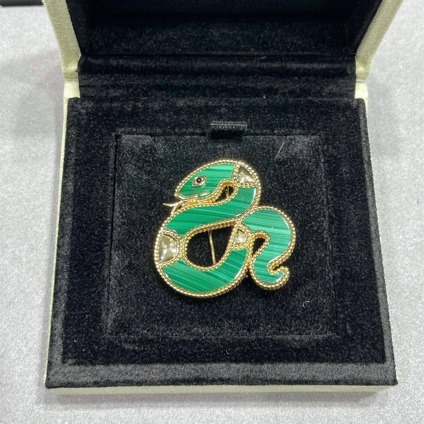 高仿首飾VanCleef&Arpels*RP7UJ00蛇形瑪瑙圖案胸針
