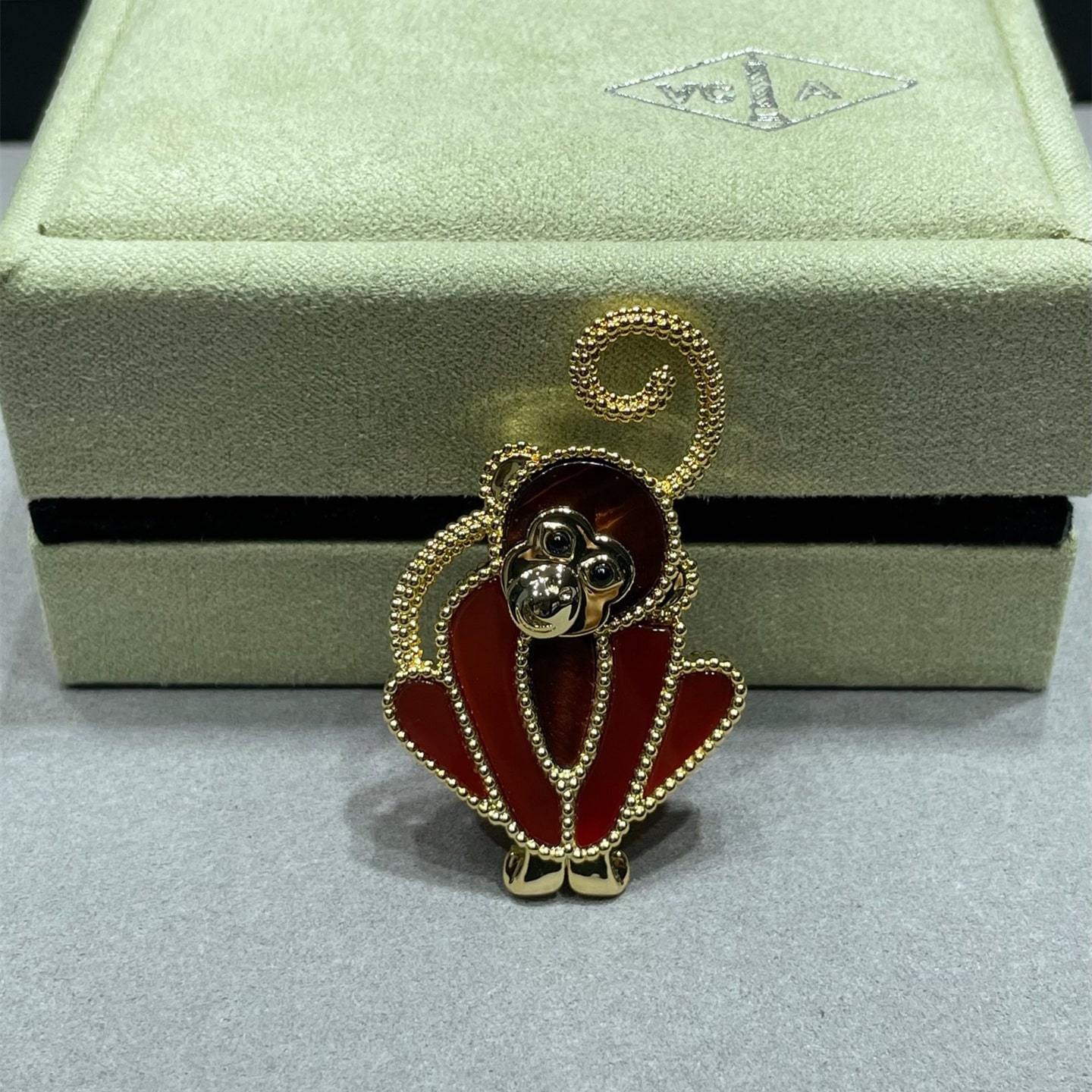 高仿首飾VanCleef&Arpels*RP7UL00猴子瑪瑙胸針