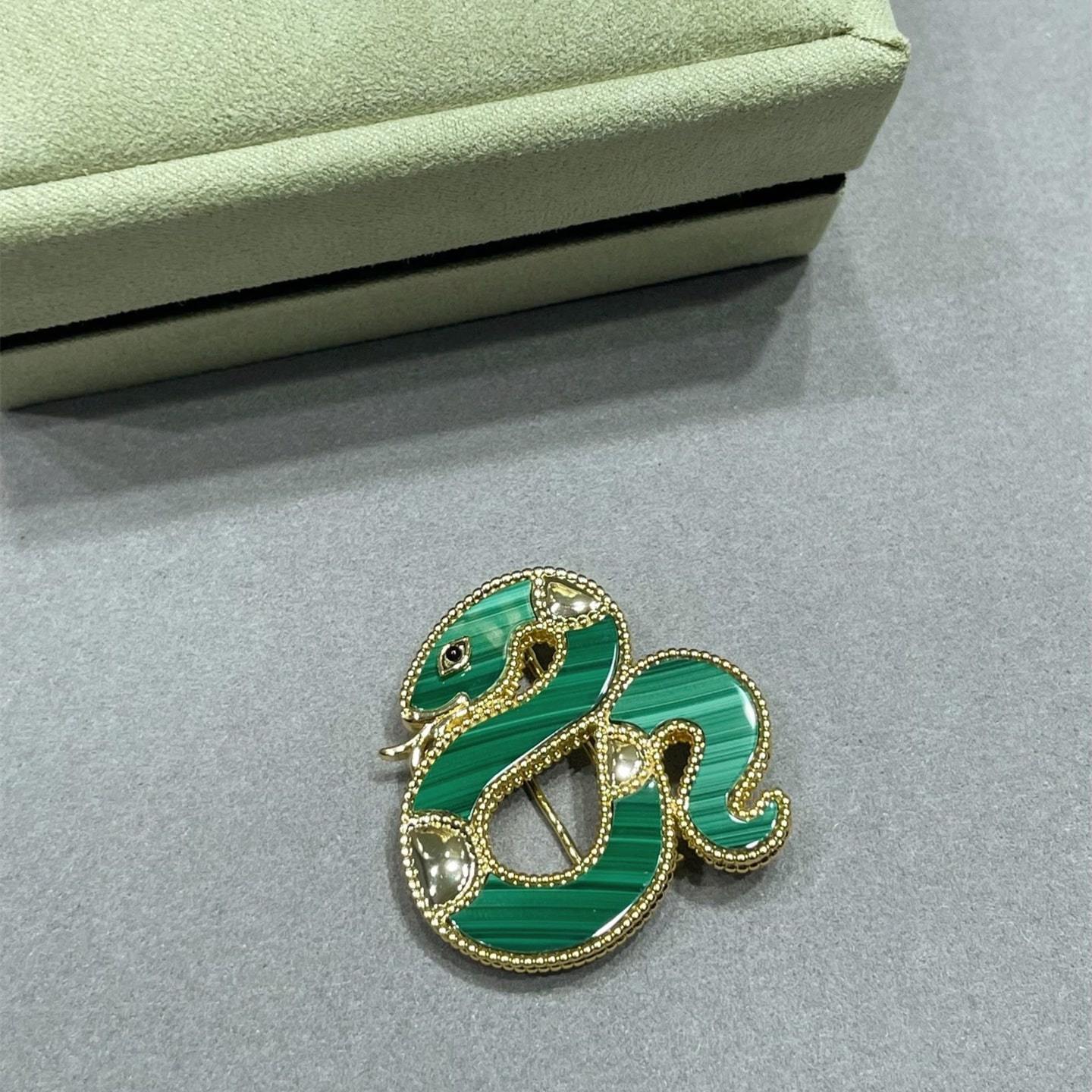 高仿首飾VanCleef&Arpels*RP7UJ00蛇形瑪瑙圖案胸針