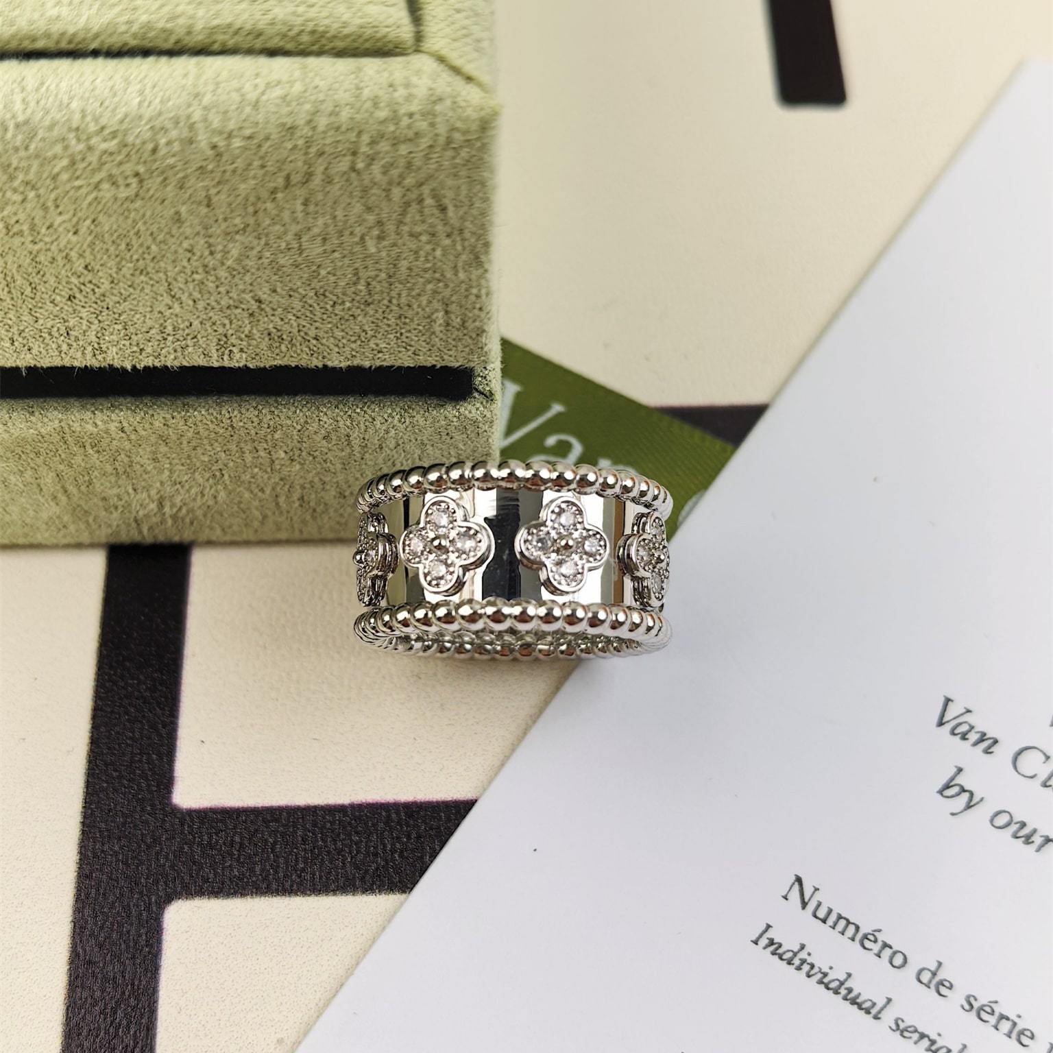 高仿首飾VanCleef&Arpels*RO9ND00鑲鑽萬花筒戒指白金中號