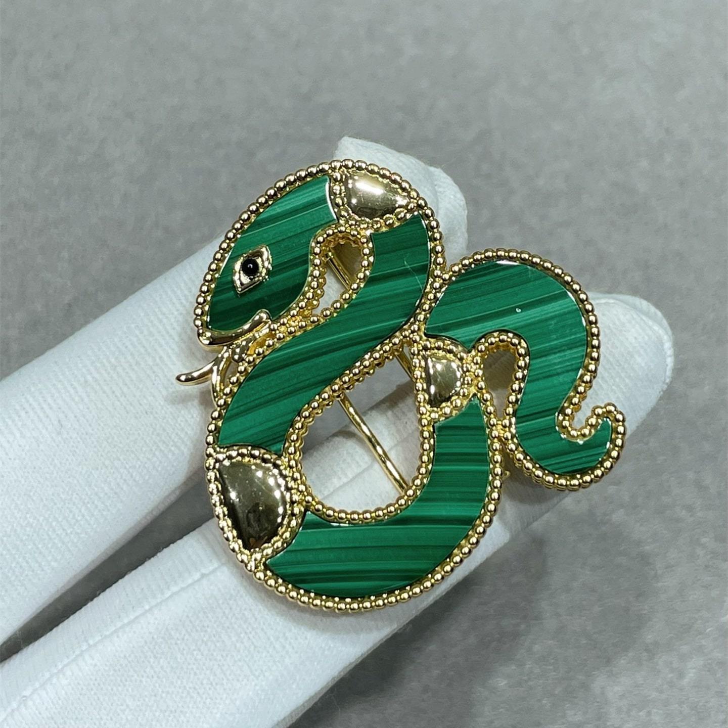 高仿首飾VanCleef&Arpels*RP7UJ00蛇形瑪瑙圖案胸針