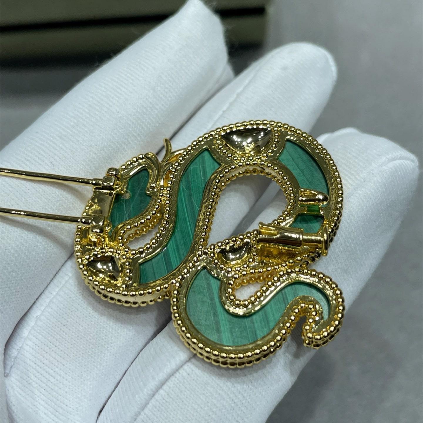 高仿首飾VanCleef&Arpels*RP7UJ00蛇形瑪瑙圖案胸針