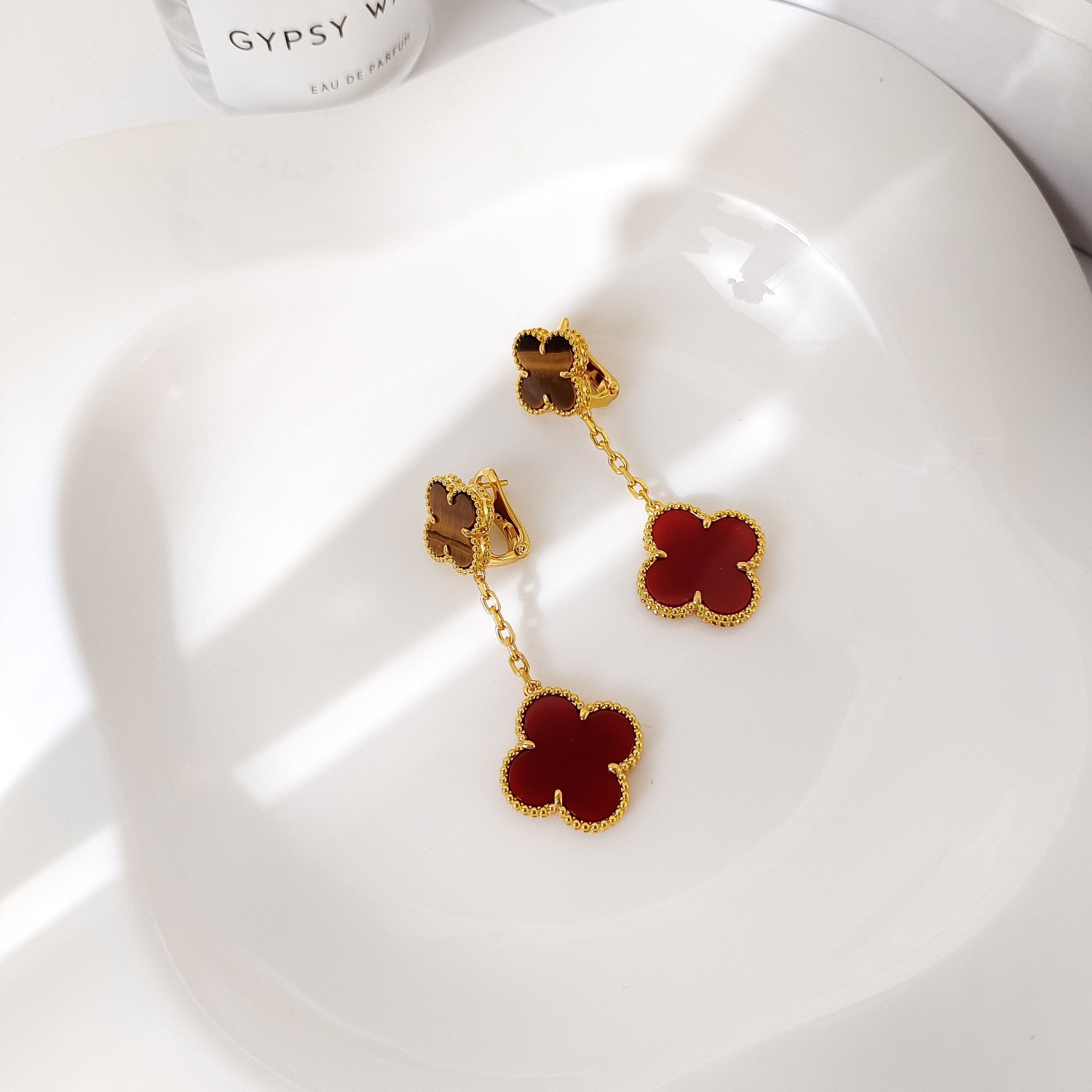 高仿首飾VanCleef&Arpels*RN5JR00鑲鑽吊墜虎眼石耳釘黃金款