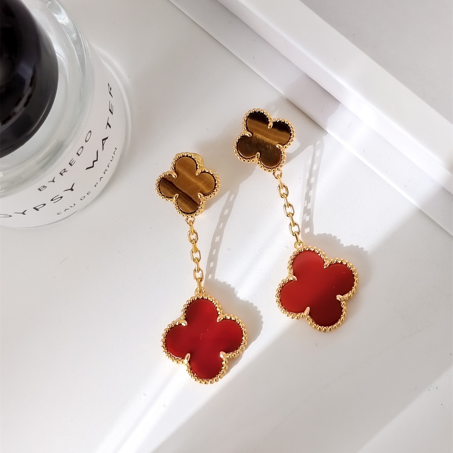 高仿首飾VanCleef&Arpels*RN5JR00鑲鑽吊墜虎眼石耳釘黃金款