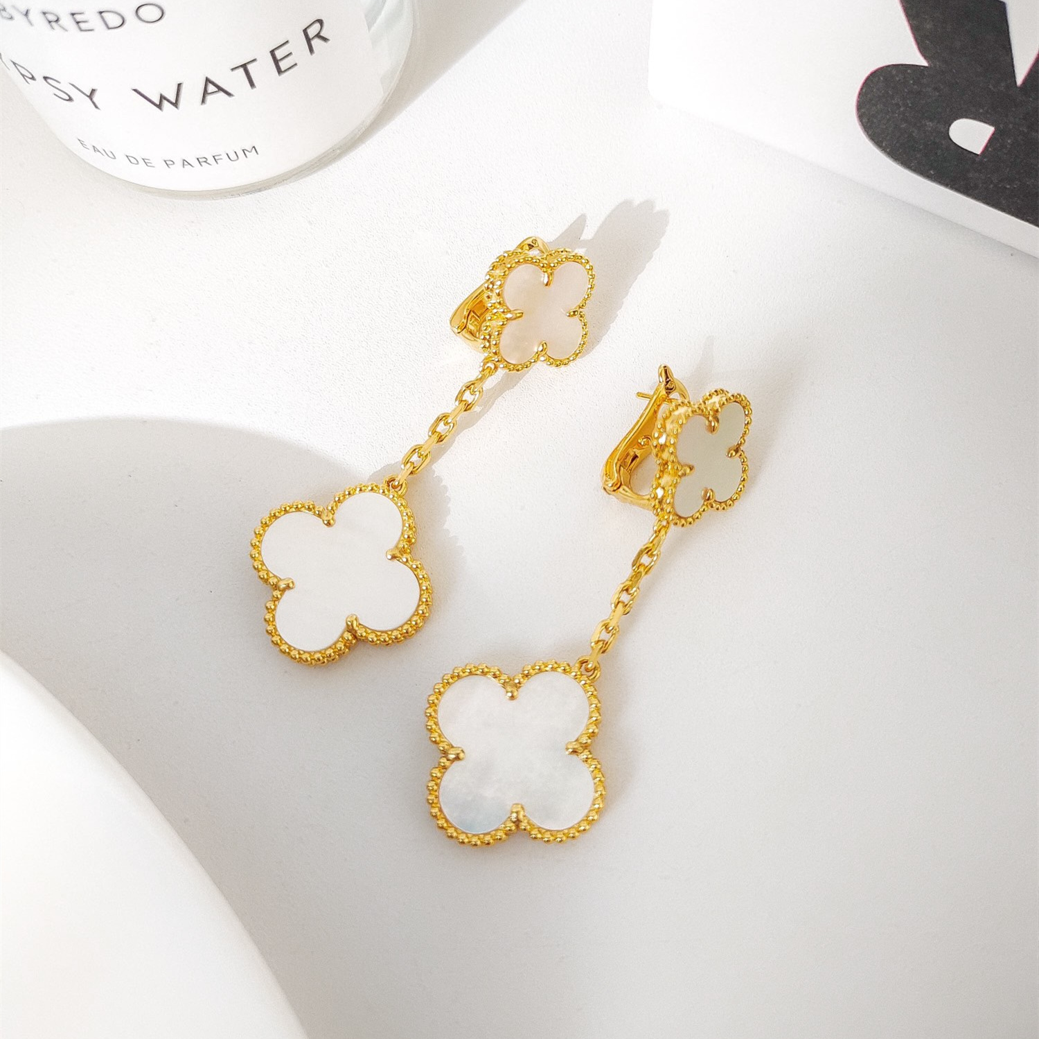 高仿首飾VanCleef&Arpels*RD78800四葉草吊墜白貝母耳釘黃金款