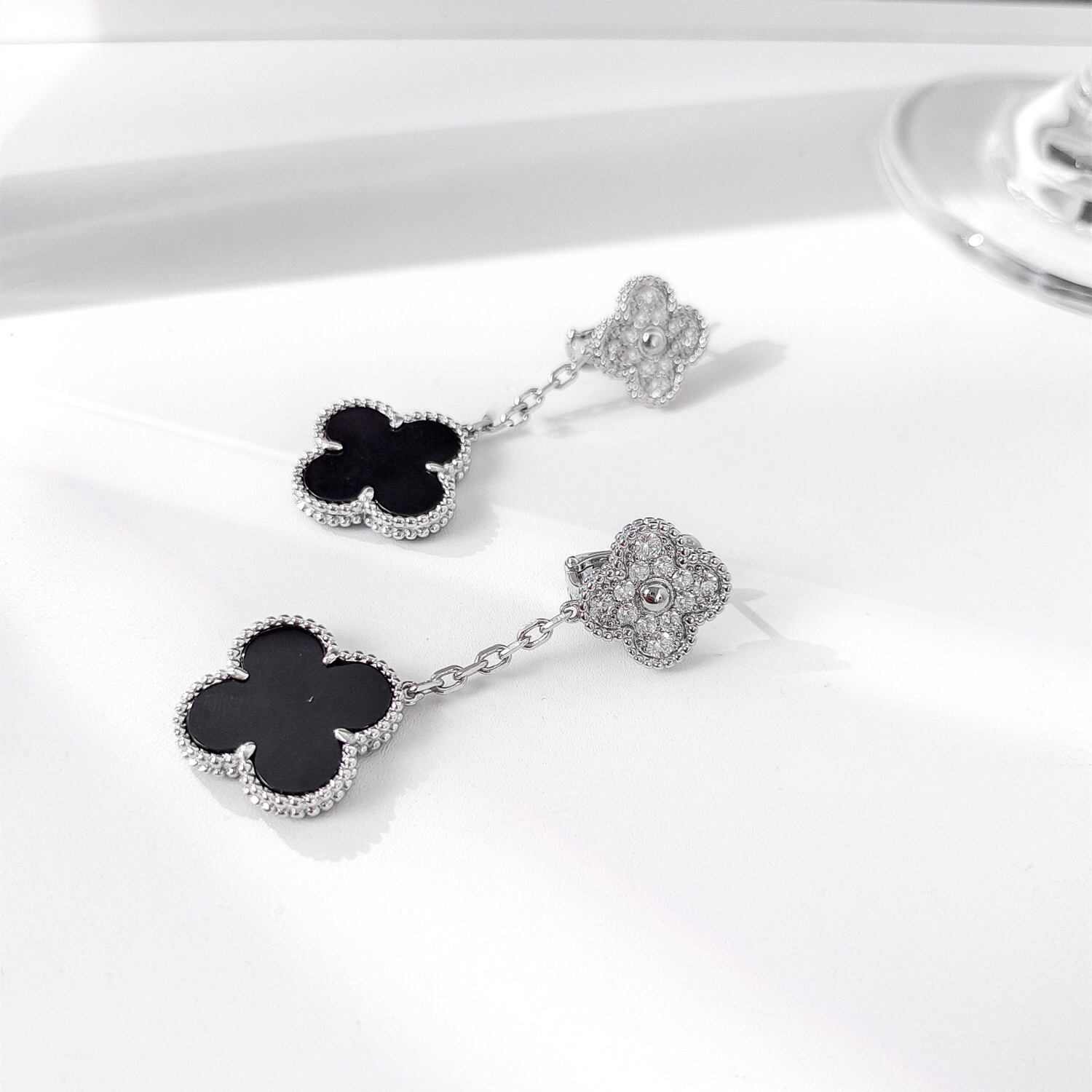 高仿首飾VanCleef&Arpels*RP2RA00鑲鑽吊墜黑瑪瑙耳釘白金款