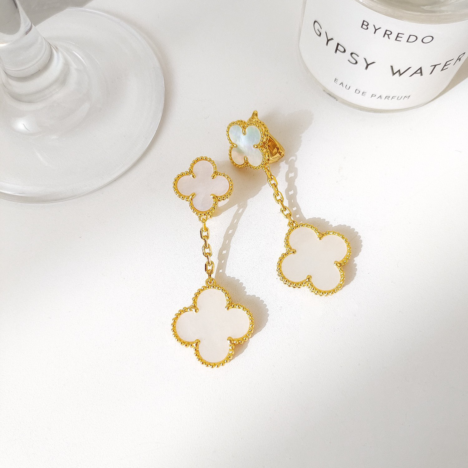 高仿首飾VanCleef&Arpels*RD78800四葉草吊墜白貝母耳釘黃金款