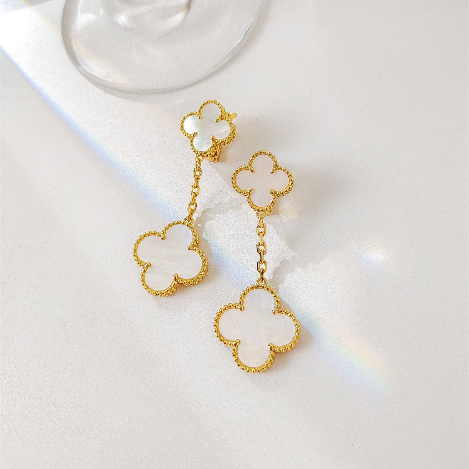高仿首飾VanCleef&Arpels*RD78800四葉草吊墜白貝母耳釘黃金款