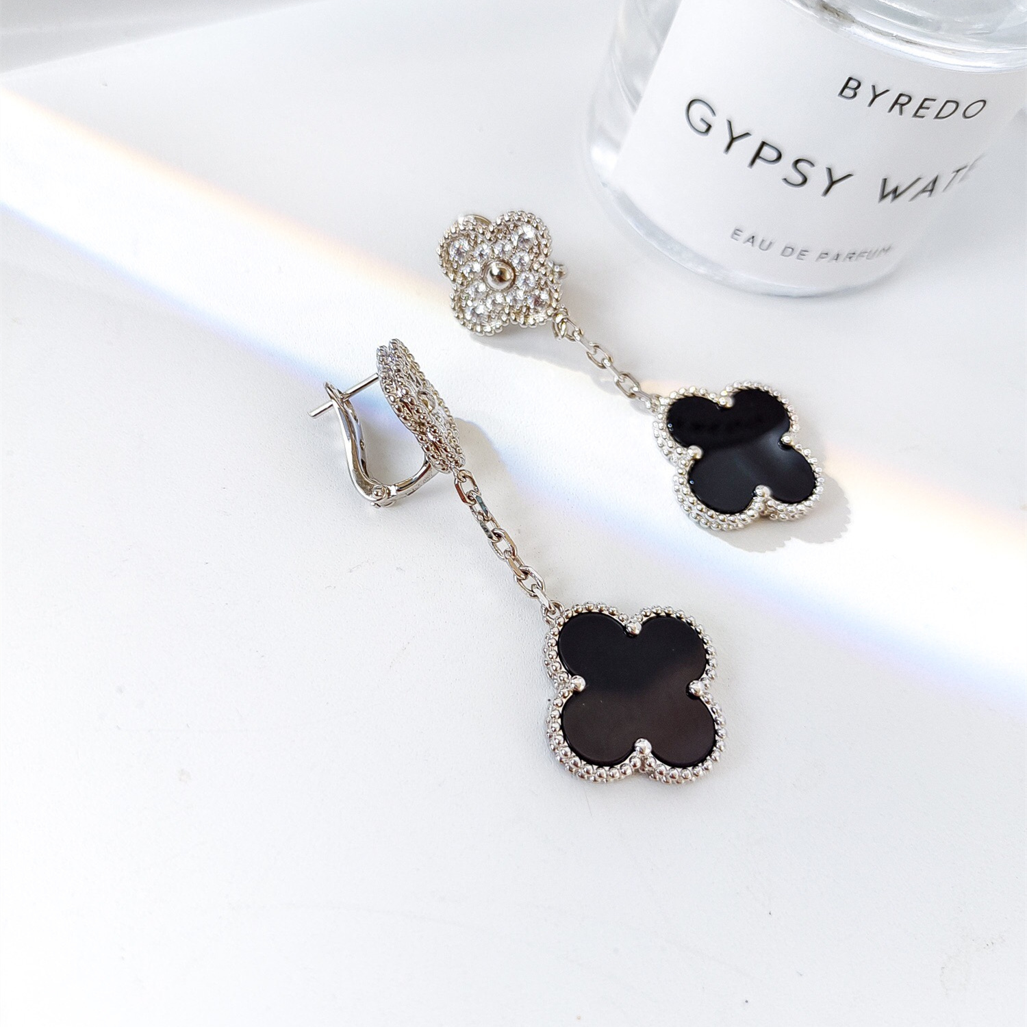 高仿首飾VanCleef&Arpels*RP2RA00鑲鑽吊墜黑瑪瑙耳釘白金款