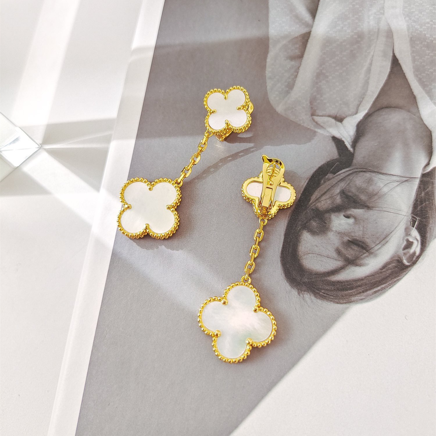 高仿首飾VanCleef&Arpels*RD78800四葉草吊墜白貝母耳釘黃金款