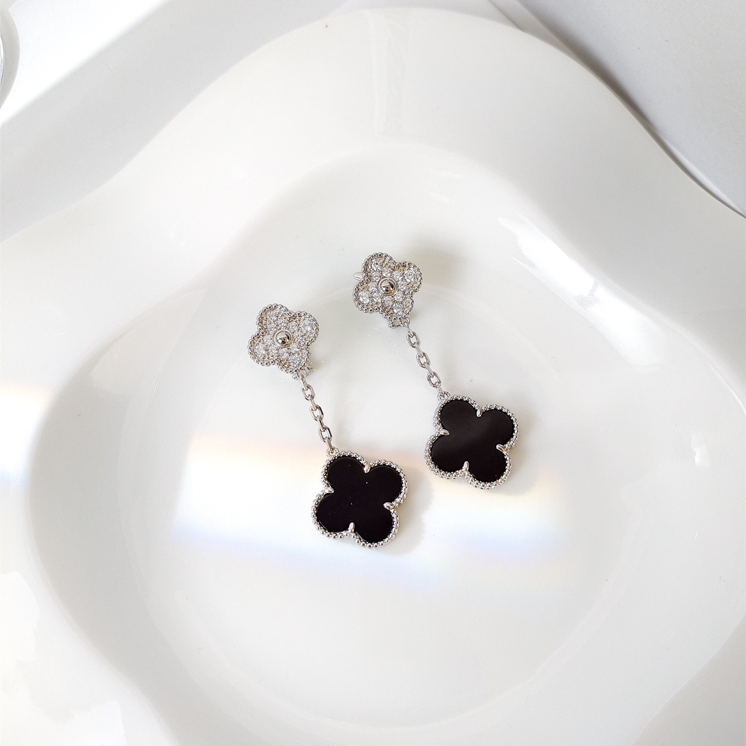 高仿首飾VanCleef&Arpels*RP2RA00鑲鑽吊墜黑瑪瑙耳釘白金款