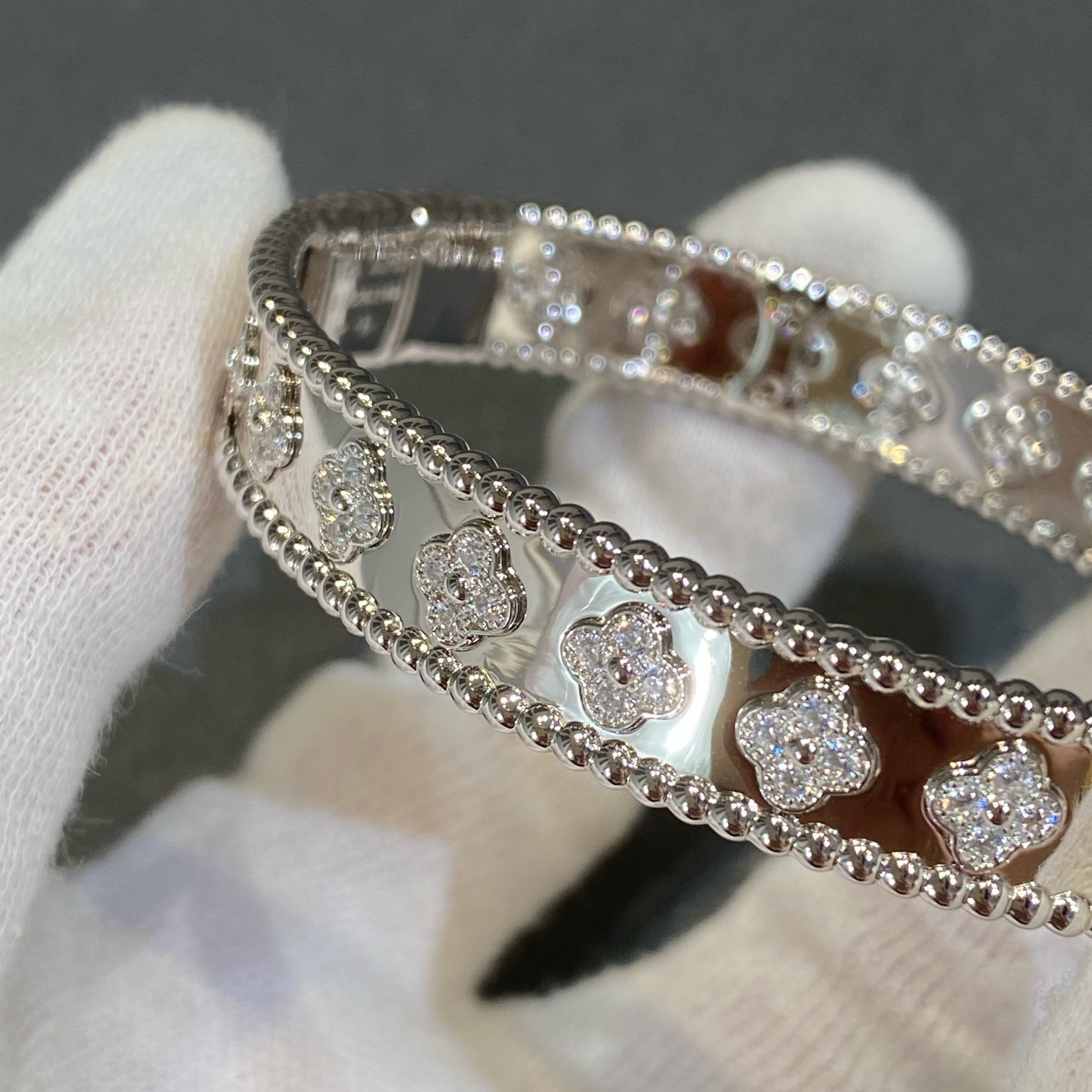 高仿首飾VanCleef&Arpels*RN9ES00萬花筒手鐲寬版白金款