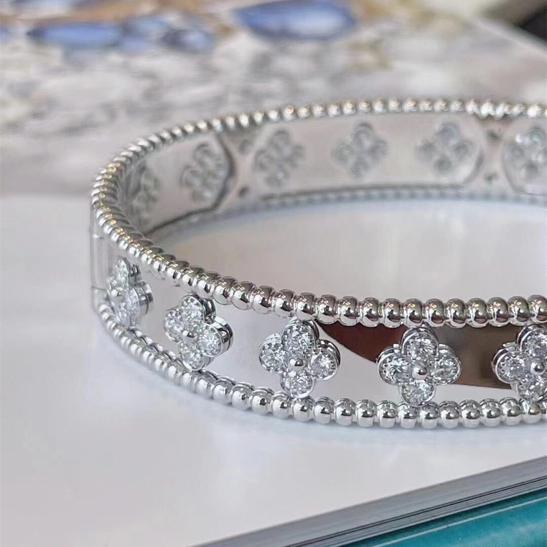 高仿首飾VanCleef&Arpels*RN9ES00萬花筒手鐲寬版白金款