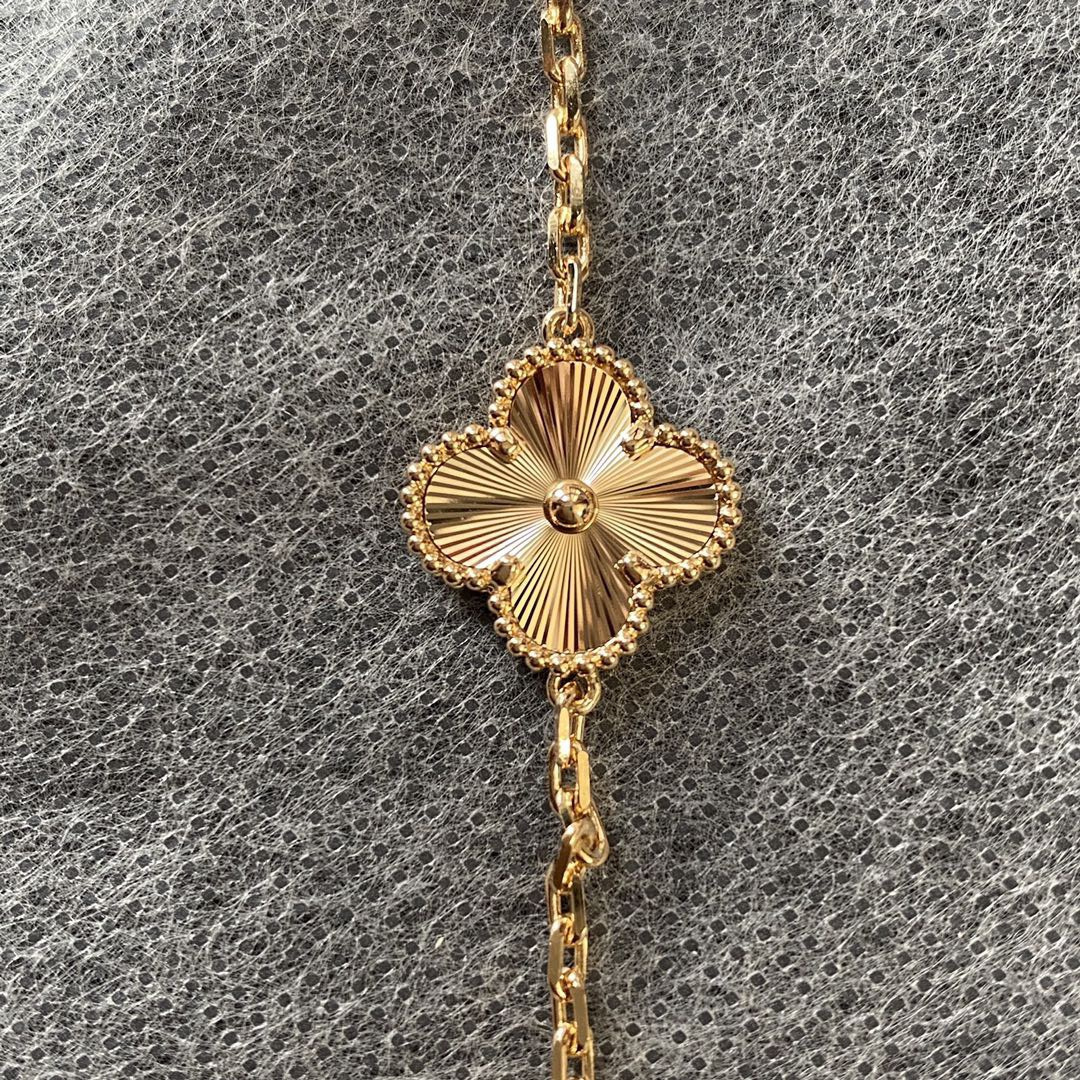 高仿首飾VanCleef&Arpels*RP7RP00玉髓五花手鏈