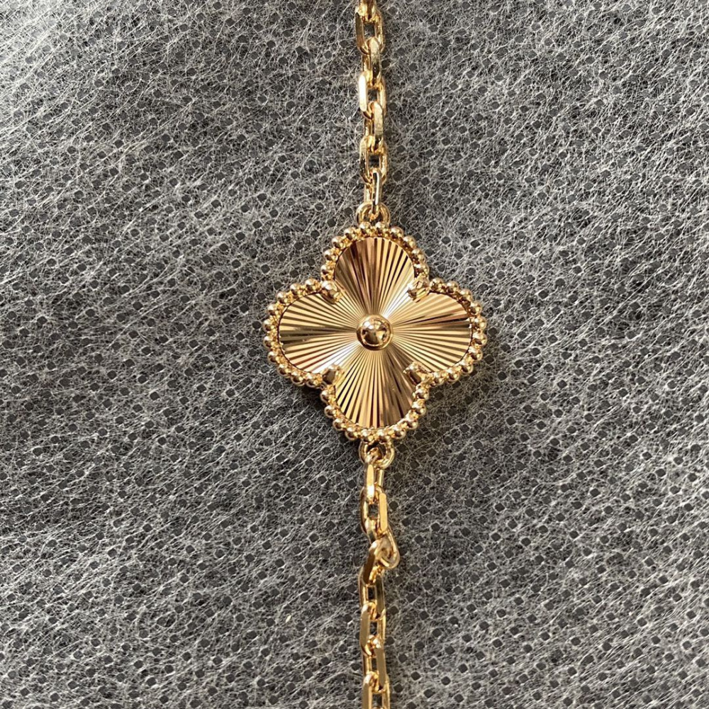高仿首飾VanCleef&Arpels*RP7RP00玉髓五花手鏈