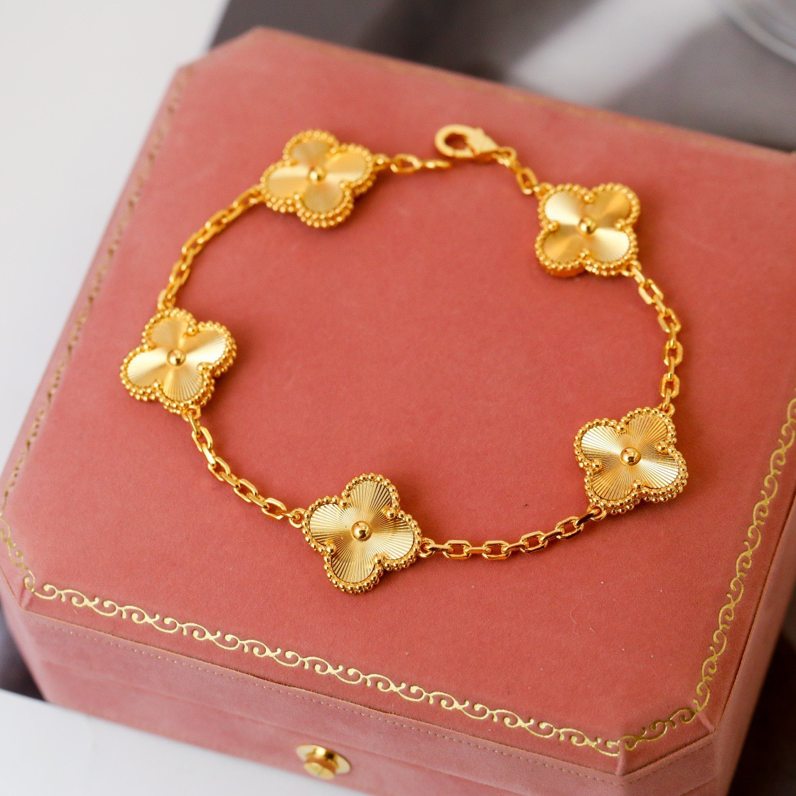 高仿首飾VanCleef&Arpels*RP3JK00金鐳射五花手鏈