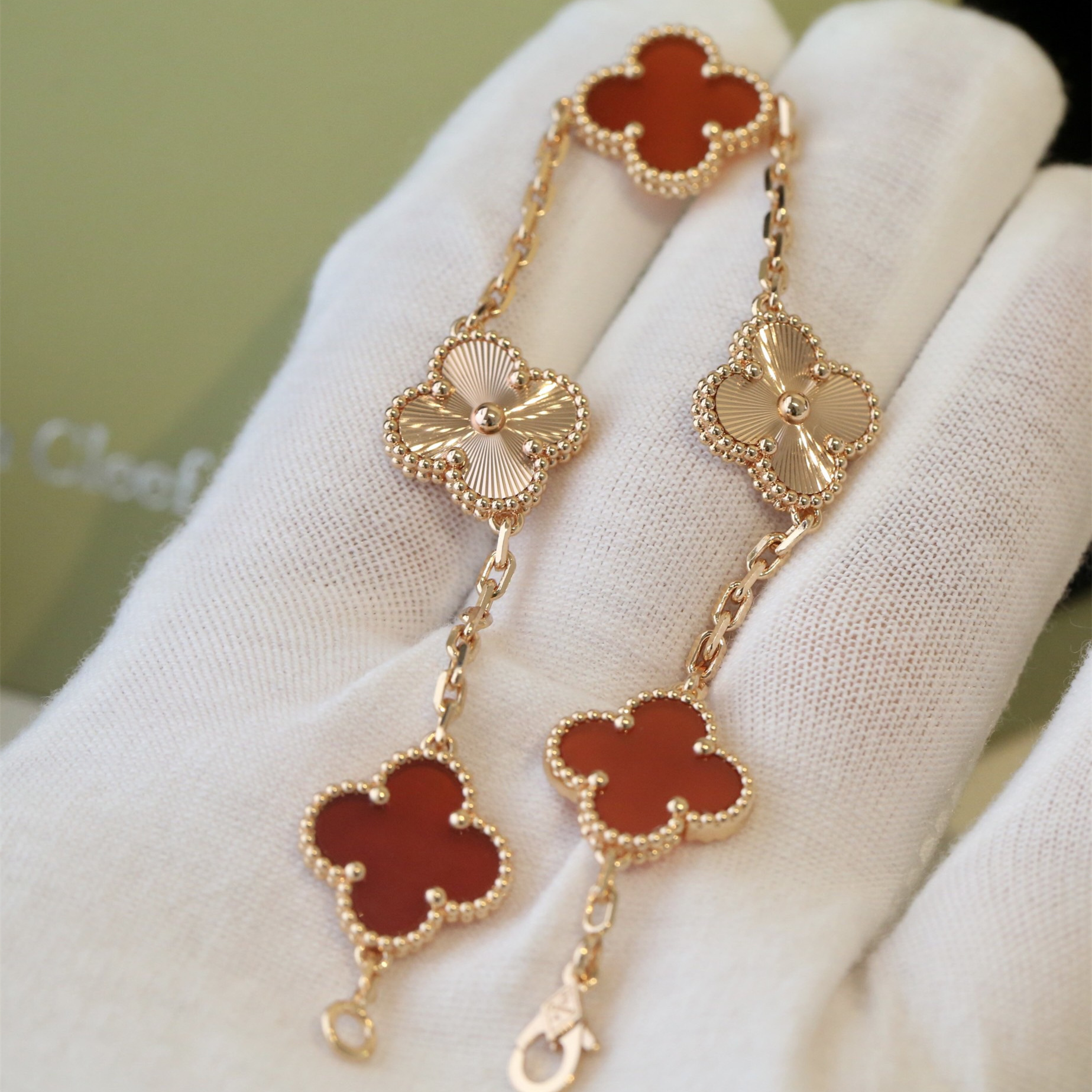 高仿首飾VanCleef&Arpels*RP7RP00玉髓五花手鏈