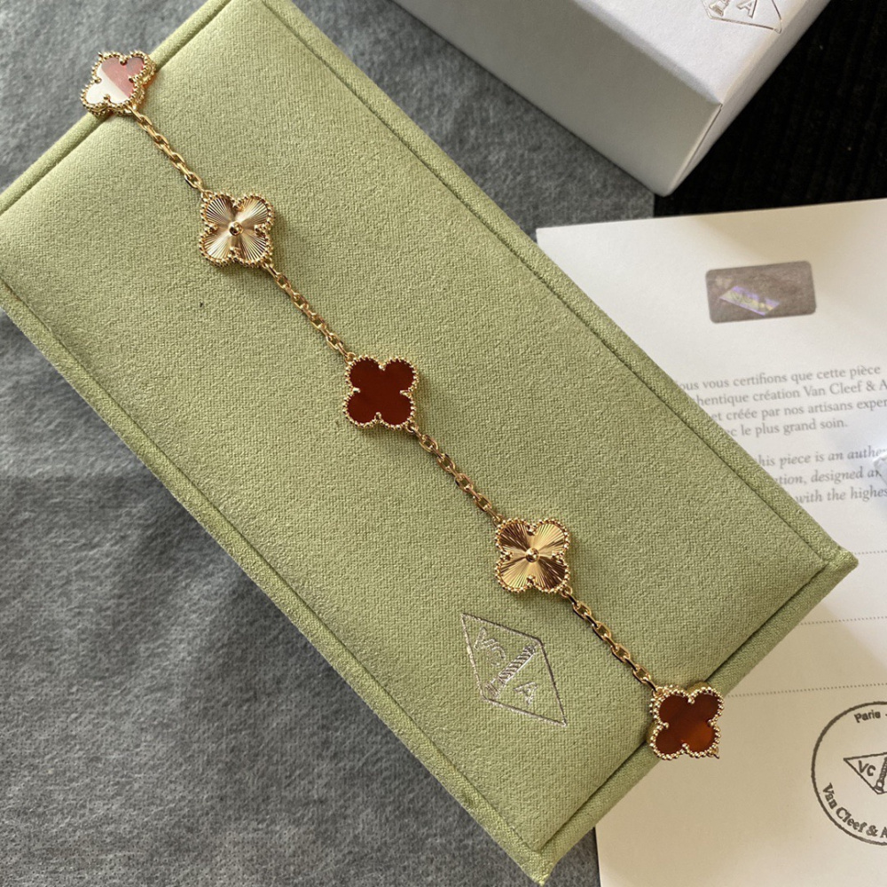 高仿首飾VanCleef&Arpels*RP7RP00玉髓五花手鏈