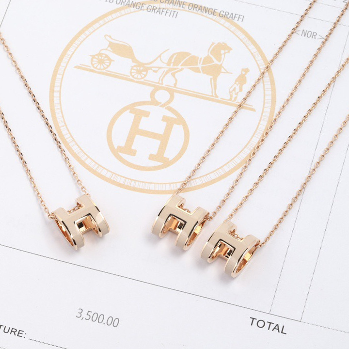 高仿Hermes*POPH系列H147992FO55玫瑰金吊墜頸鏈小號奶茶色