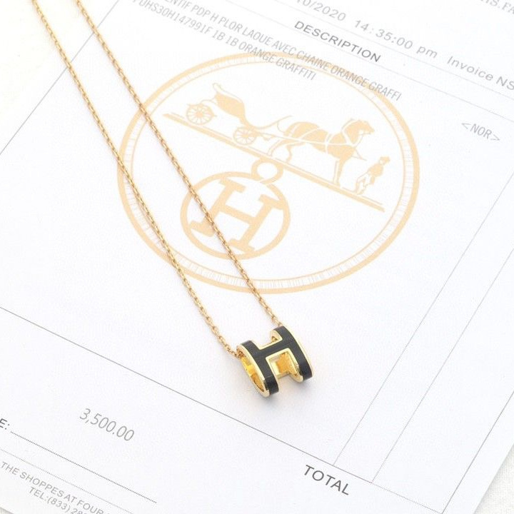 高仿Hermes*POPH系列H147992FO03玫瑰金吊墜頸鏈小號黑色