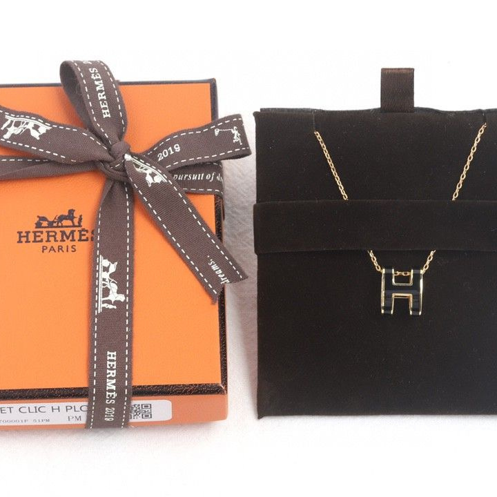 高仿Hermes*POPH系列H147992FO03玫瑰金吊墜頸鏈小號黑色