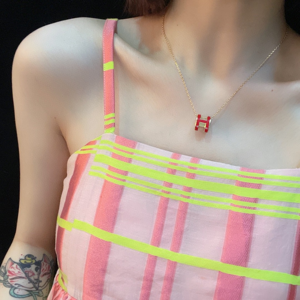 高仿Hermes*POPH系列H147992FOS7玫瑰金吊墜頸鏈小號紅色