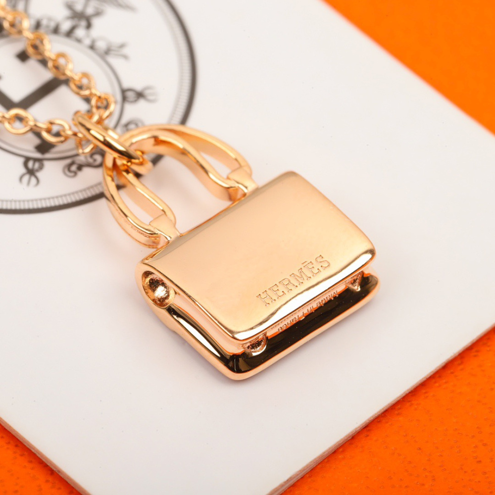高仿Hermes*H121303B-00鑲鑽手袋吊墜頸鏈玫瑰金粉鑽