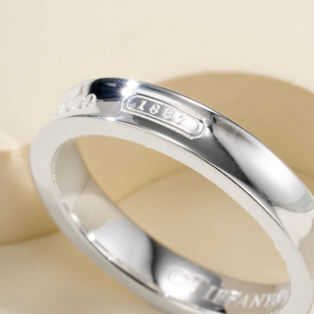 高仿Tiffany&CO蒂芙尼1837系列22993771字母圖案窄型銀戒指