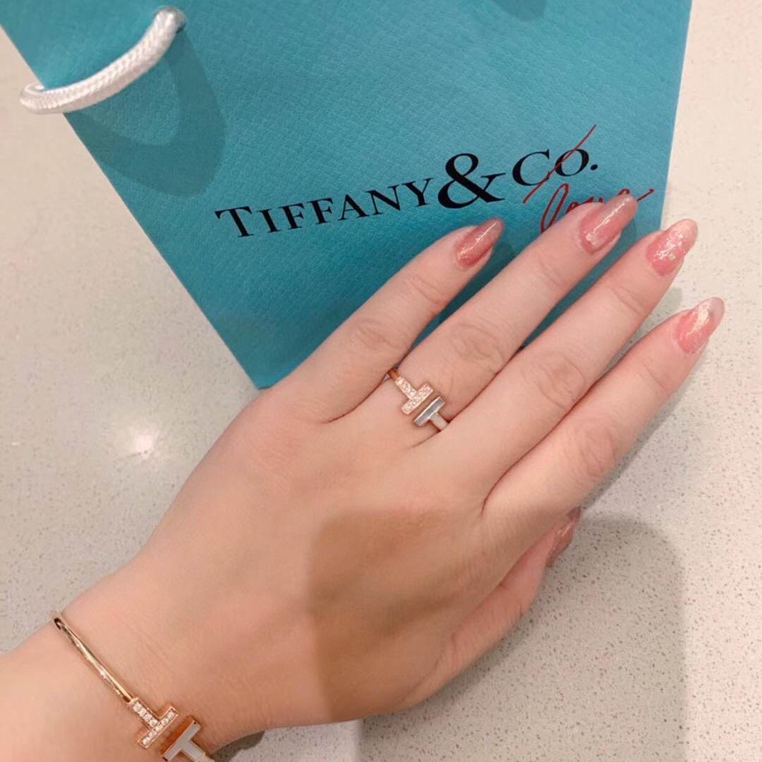 高仿Tiffany&CO蒂芙尼T系列GRP11104雙T貝母碎鑽手鐲玫瑰金