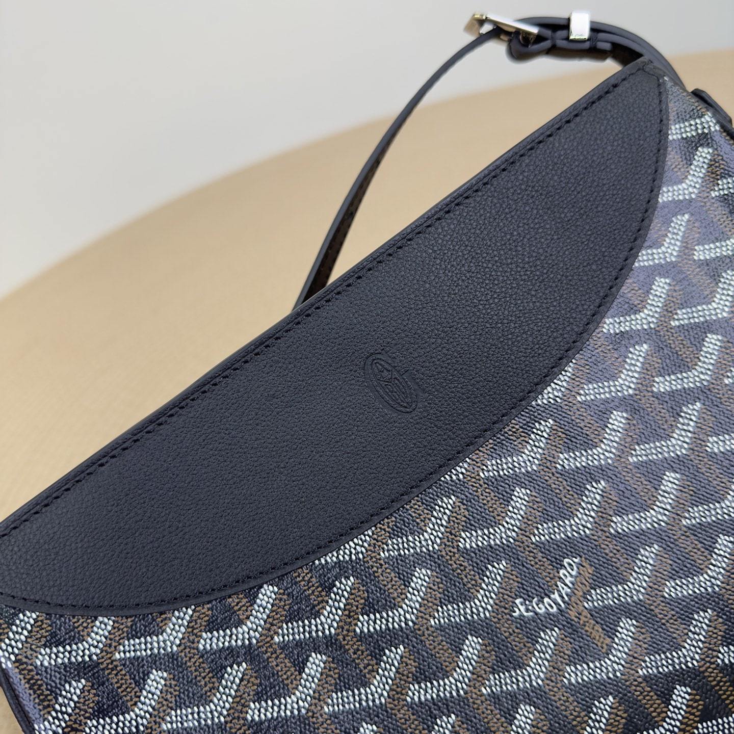 高仿Goyard*01CL01P單肩半月包黑色免檢版
