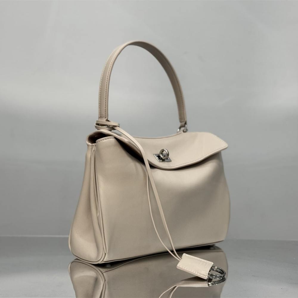 高仿Balenciaga*Rodeo系列4U2911小牛皮杏色銀扣小號免檢版