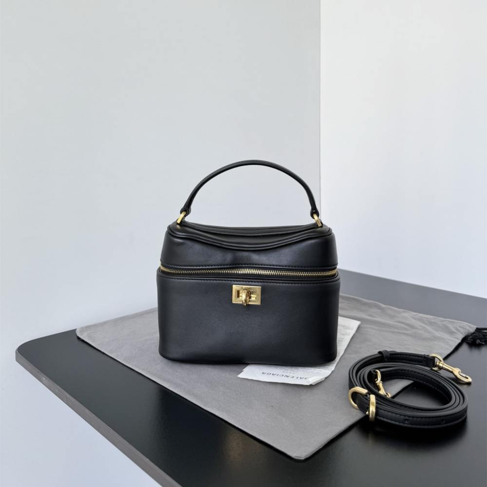 高仿Balenciaga*Rodeo系列V1000小牛皮盒子包黑色金扣免檢版