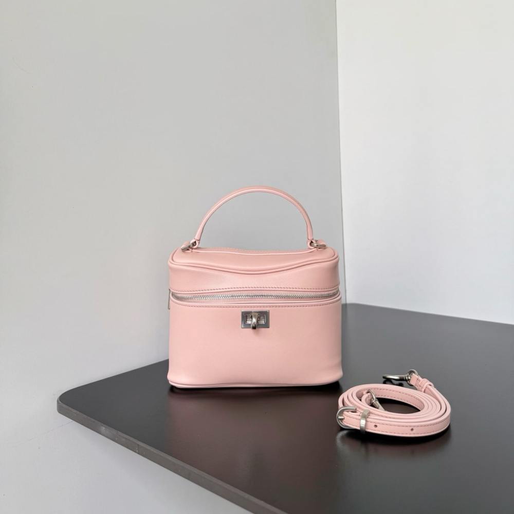 高仿Balenciaga*Rodeo系列U5831小牛皮盒子包粉色銀扣免檢版