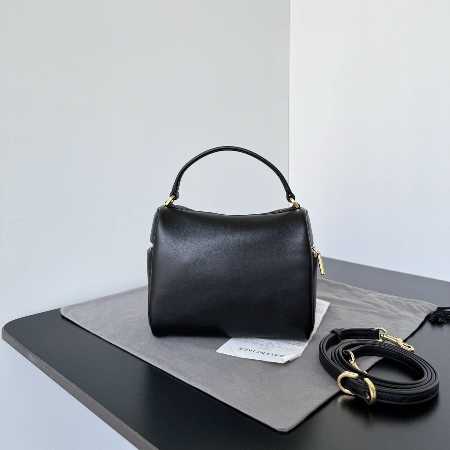 高仿Balenciaga*Rodeo系列V1000小牛皮盒子包黑色金扣免檢版