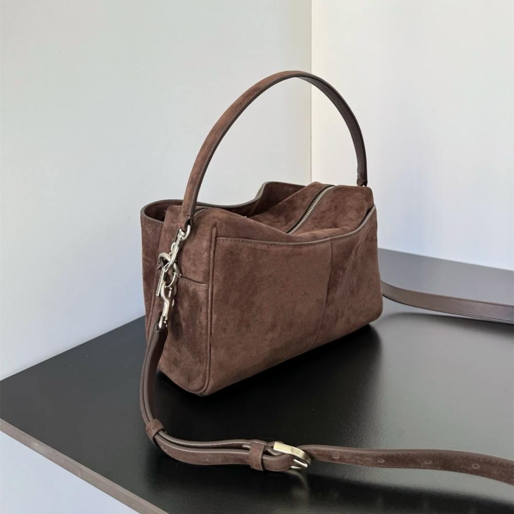 高仿Balenciaga*Rodeo系列8455912麂皮銀扣手袋免檢版