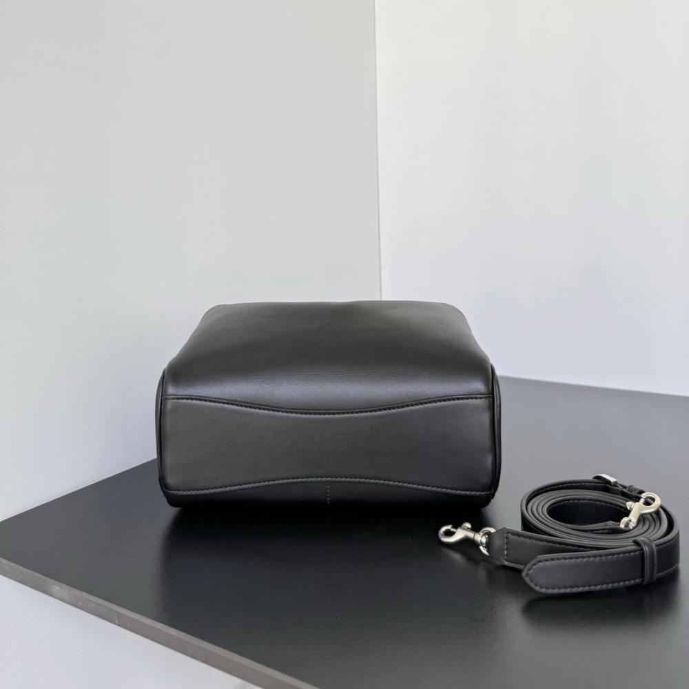 高仿Balenciaga*Rodeo系列U1000小牛皮相機包黑色銀扣免檢版