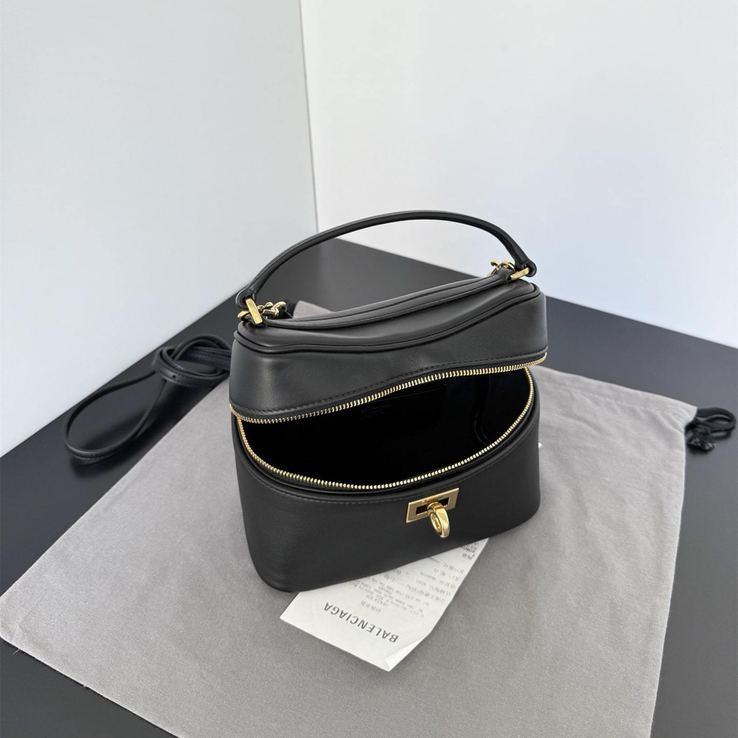 高仿Balenciaga*Rodeo系列V1000小牛皮盒子包黑色金扣免檢版
