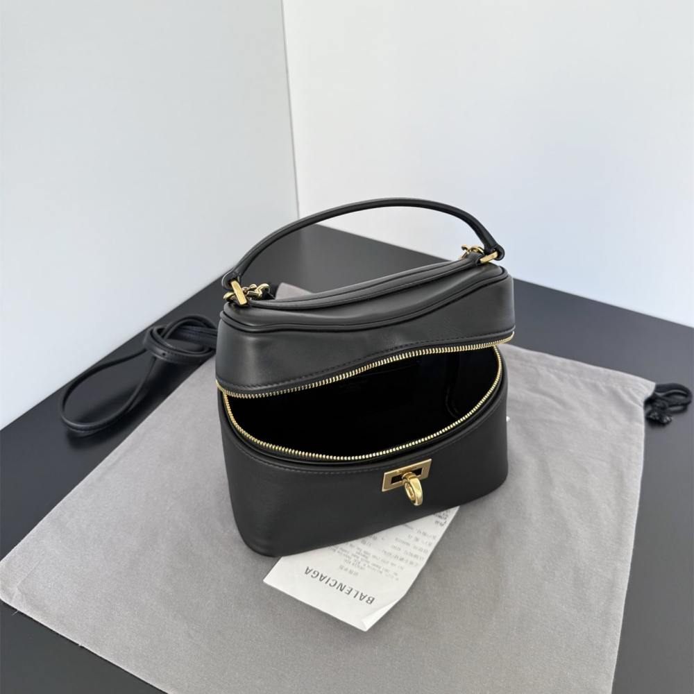 高仿Balenciaga*Rodeo系列V1000小牛皮盒子包黑色金扣免檢版