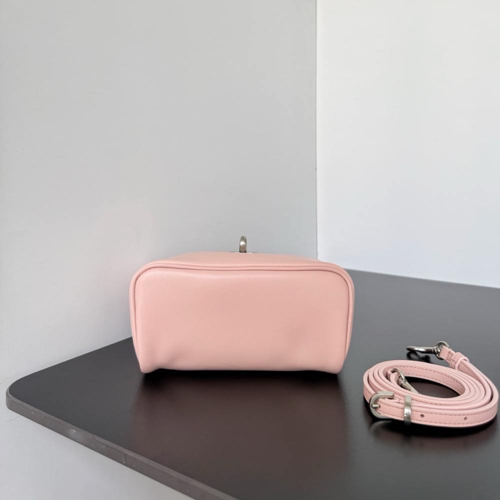 高仿Balenciaga*Rodeo系列U5831小牛皮盒子包粉色銀扣免檢版