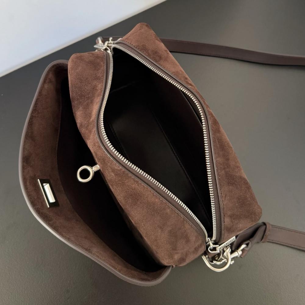 高仿Balenciaga*Rodeo系列8455912麂皮銀扣手袋免檢版